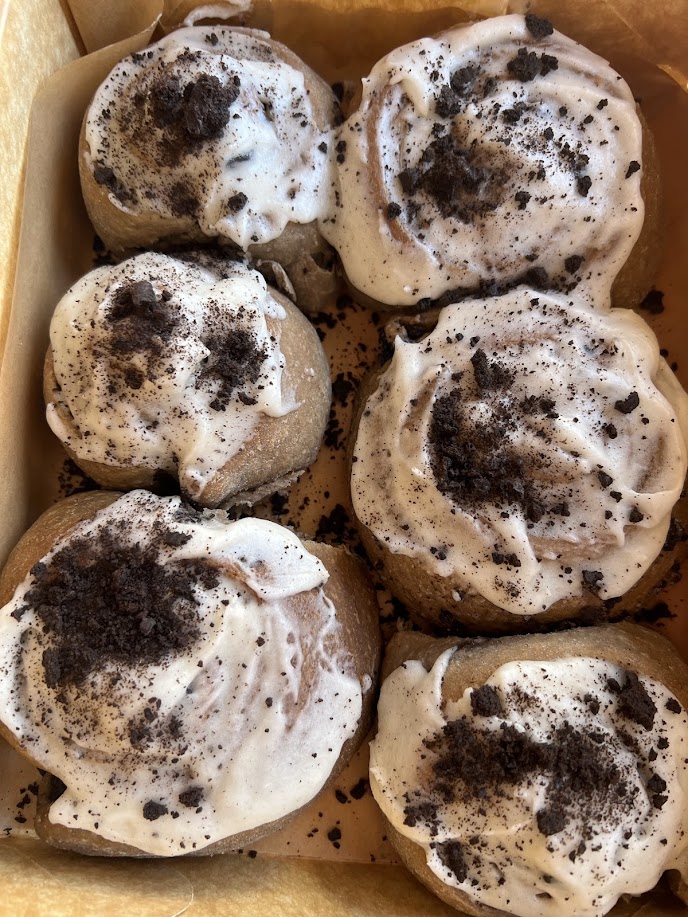 Roll de Oreo con trozos de galleta